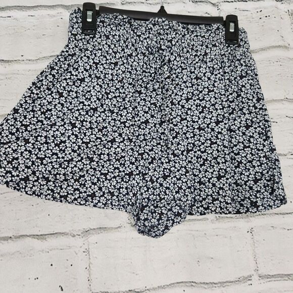 Abercrombie & Fitch Women's Navy Blue White Floral-Print Shorts Size Small - Picture 4 of 13